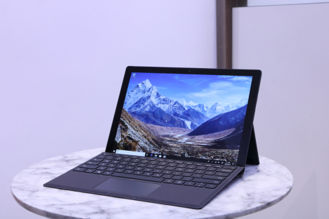 Surface Pro 6 ( i5/8GB/256GB ) + Type Cover 1